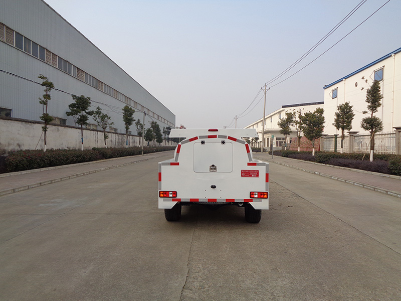 XZL5037GSS6型灑水車(chē)